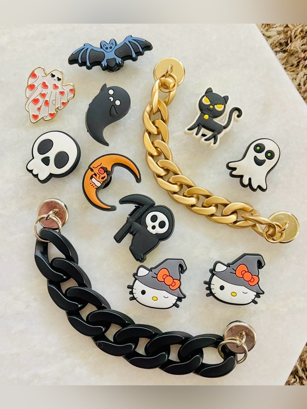HALLOWEEN HELLO KITTY WITCH CRESCENT MOON CHAIN CROC SHOE CHARM LOT GHOST PIN